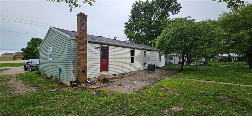 Photo 2 of 608 E 10th Street