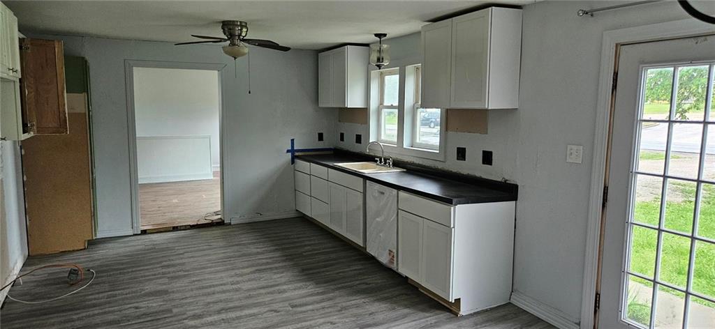 Photo 4 of 608 E 10th Street