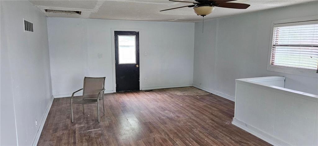 Photo 5 of 608 E 10th Street