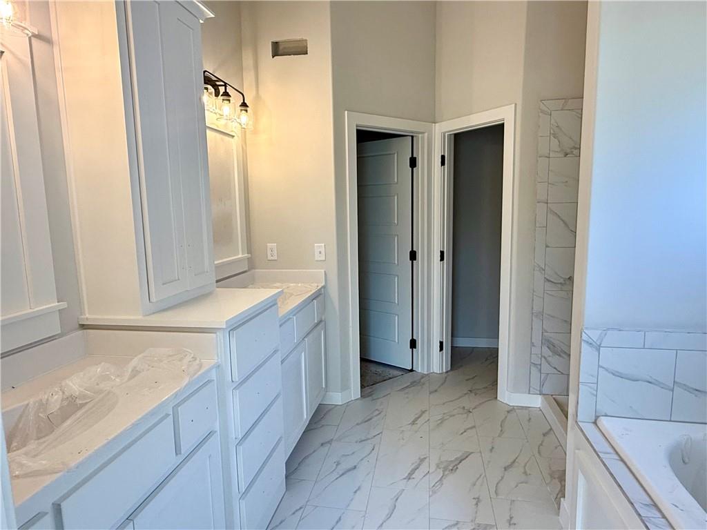 Photo 5 of 621 E 13th Street