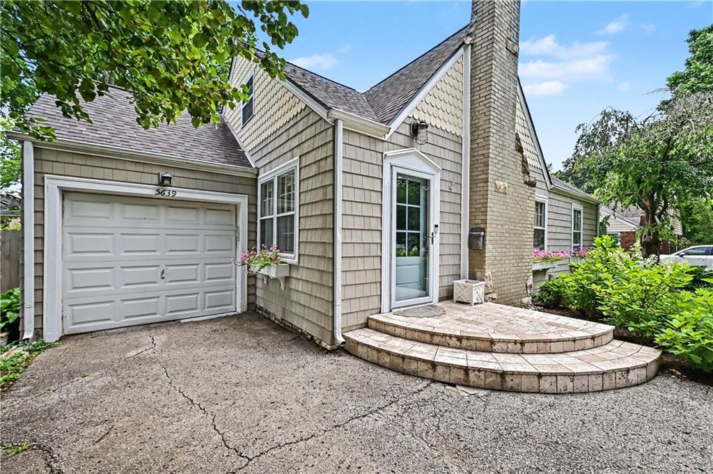 Photo 3 of 5639 Nall Avenue