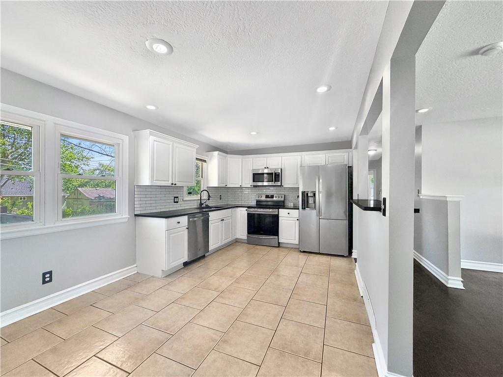 Photo 2 of 3809 S Drumm Avenue
