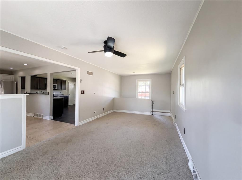 Photo 7 of 3809 S Drumm Avenue