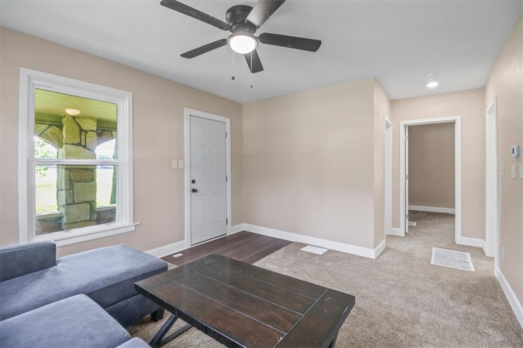 Photo 5 of 902 S Pine Street