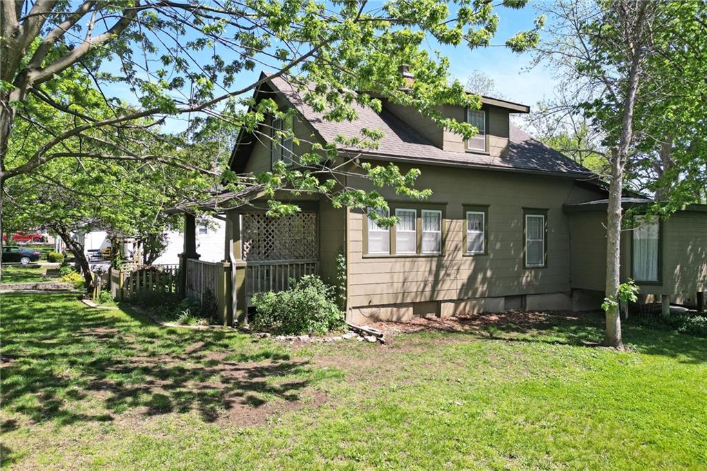 Photo 5 of 301 W Washington Street