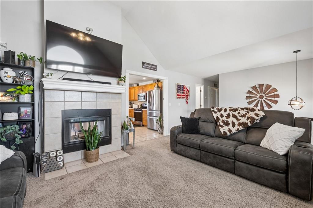 Photo 4 of 814 W 7th Avenue
