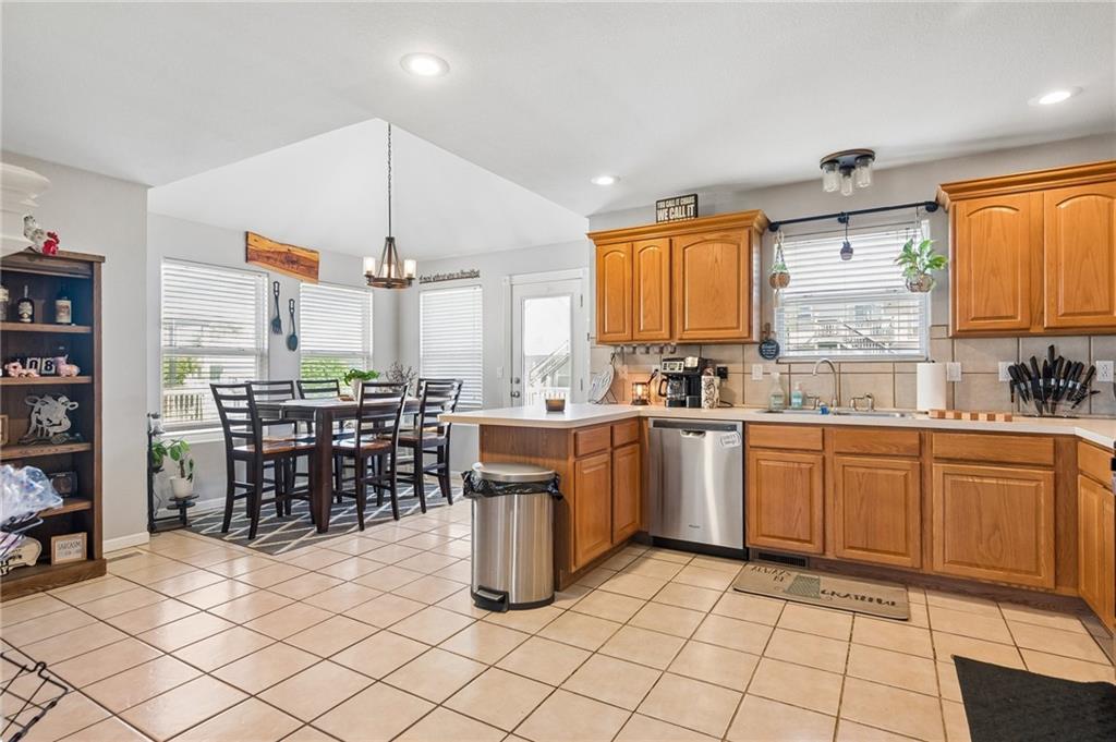 Photo 6 of 814 W 7th Avenue