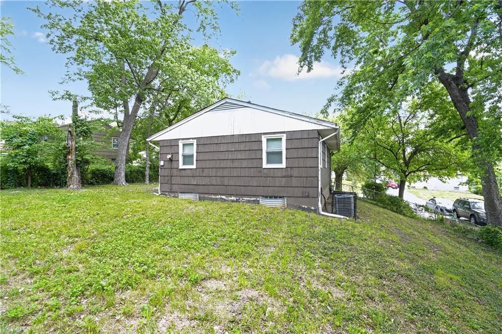 Photo 6 of 7801 E 48th Street