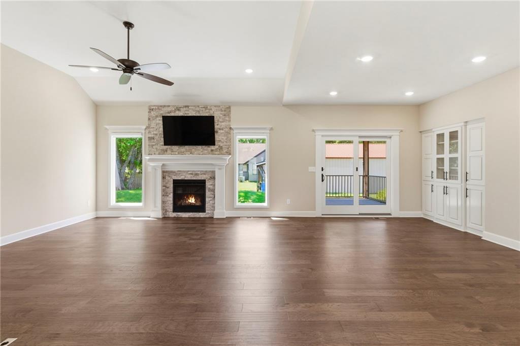 Photo 6 of 404 W 10th Street