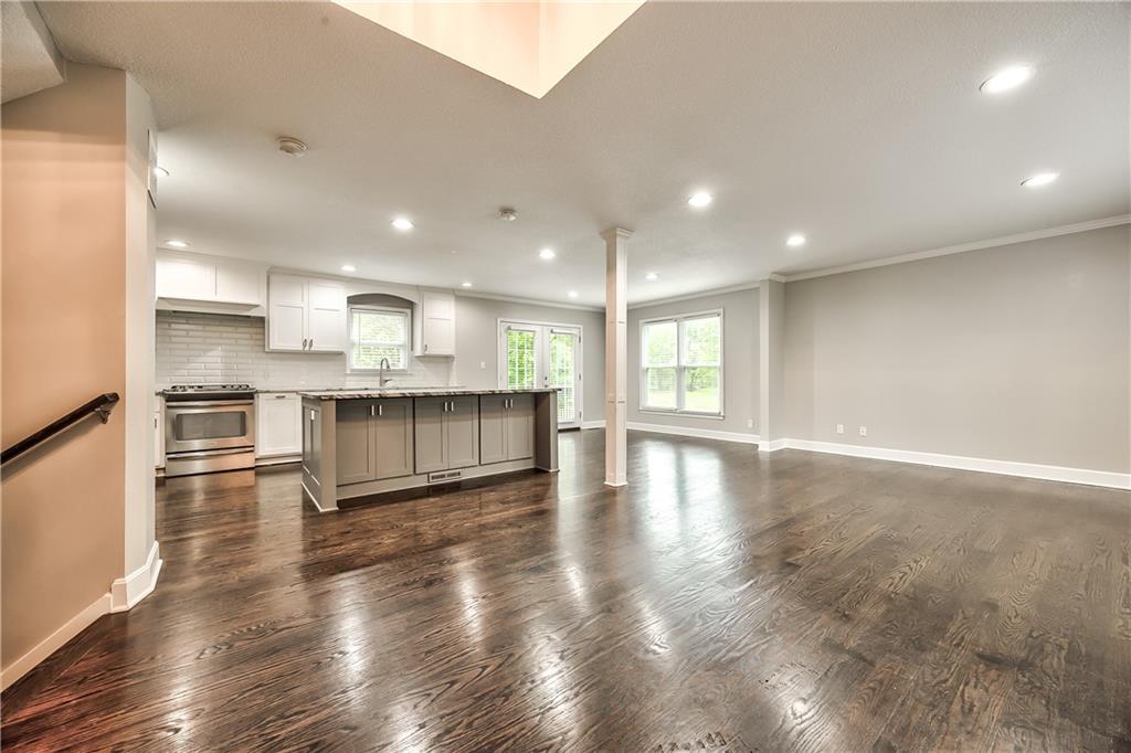 Photo 3 of 16402 Riggs Road