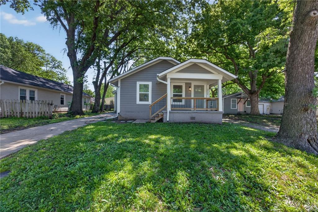 Photo 3 of 2715 S 37th Street