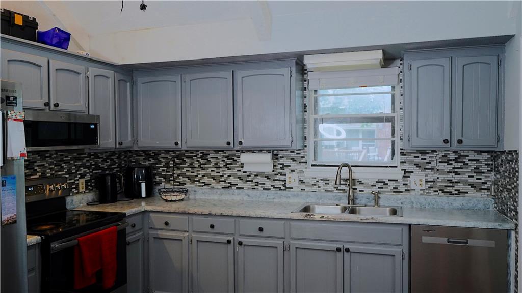 Photo 5 of 1828 E Mohawk Drive