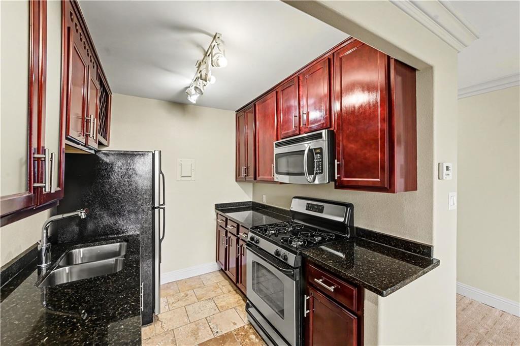 Photo 7 of 700 E 8th Street #9N