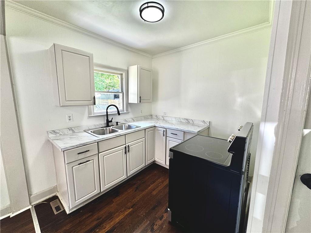 Photo 7 of 1905 S Maywood Avenue
