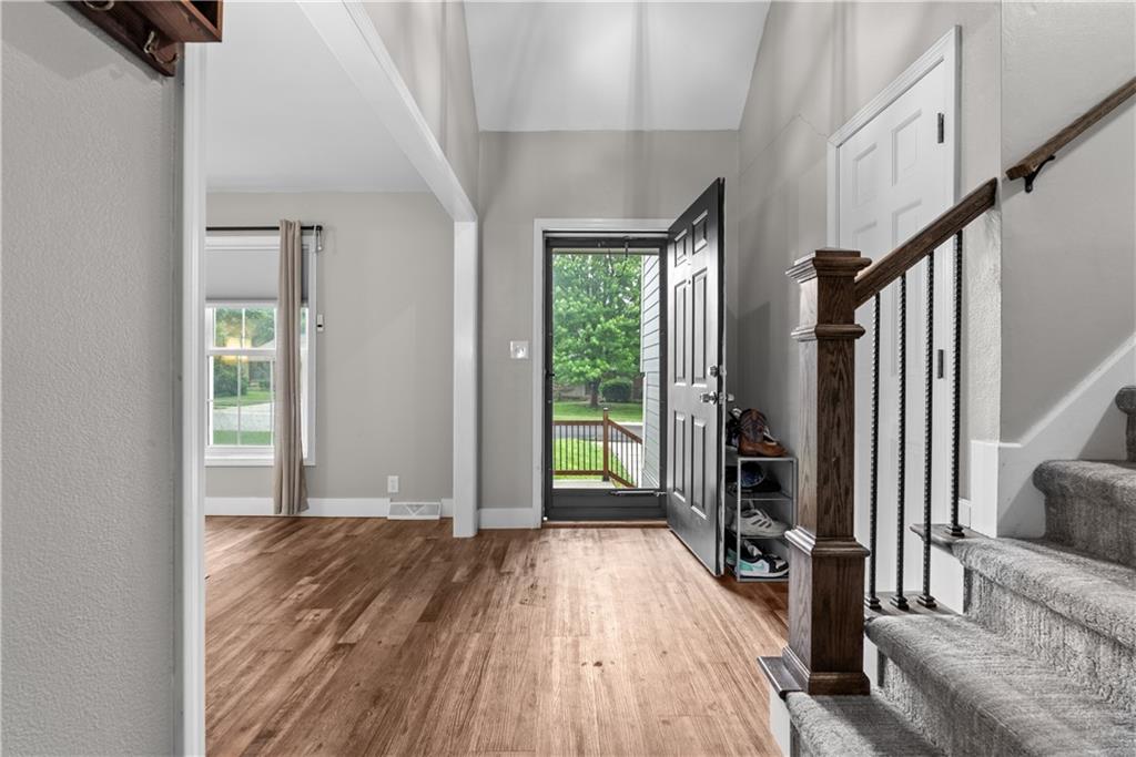 Photo 5 of 410 SE RICHARDSON Place