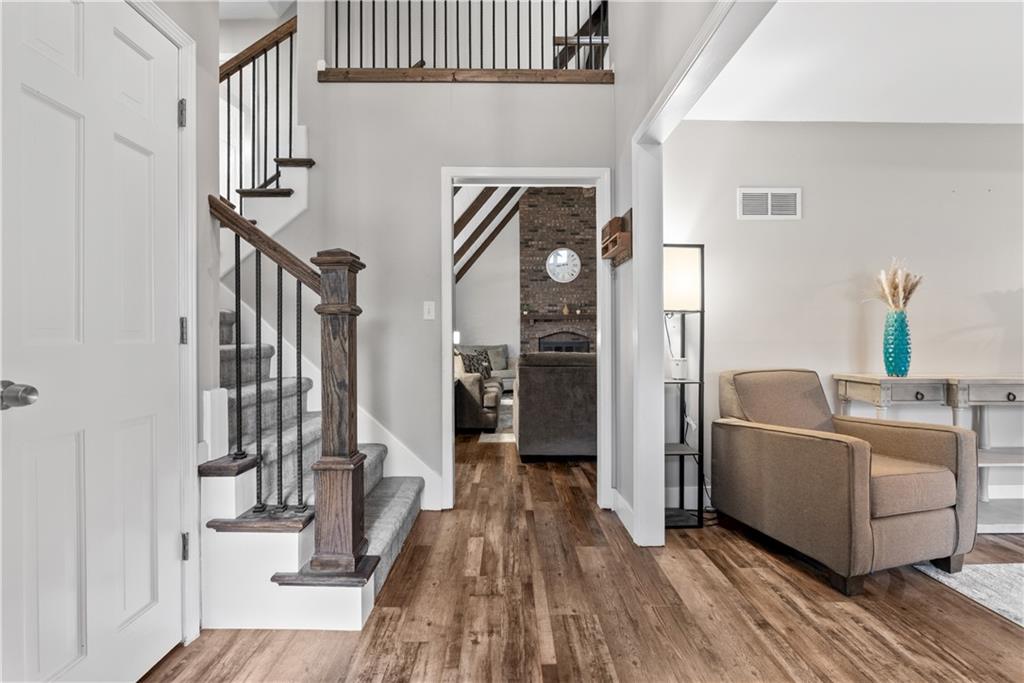 Photo 6 of 410 SE RICHARDSON Place