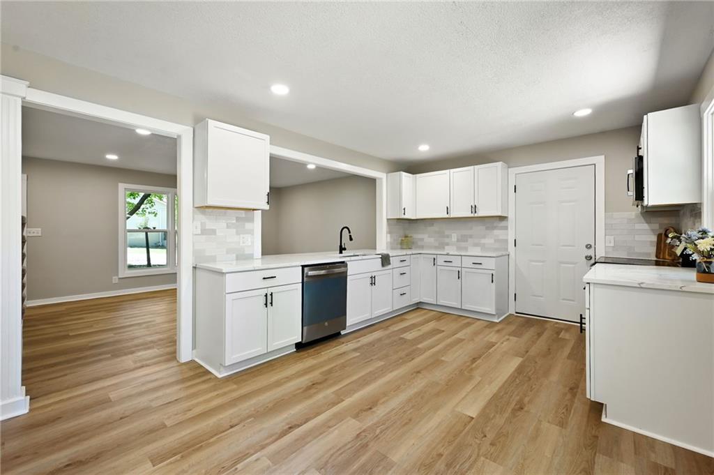 Photo 6 of 406 E 11th Street