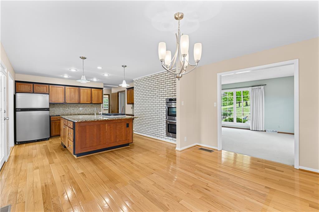 Photo 3 of 1902 Park Ridge Drive