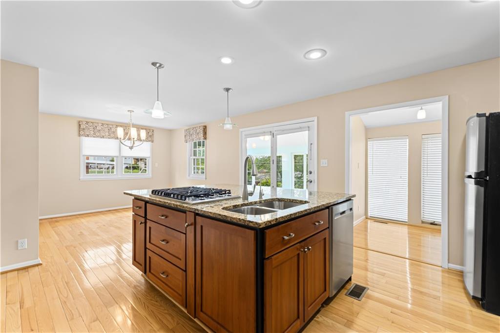 Photo 7 of 1902 Park Ridge Drive