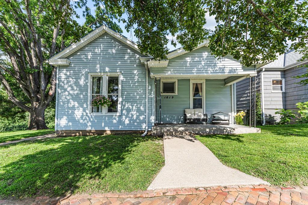 Photo of 1819 Dewey Avenue