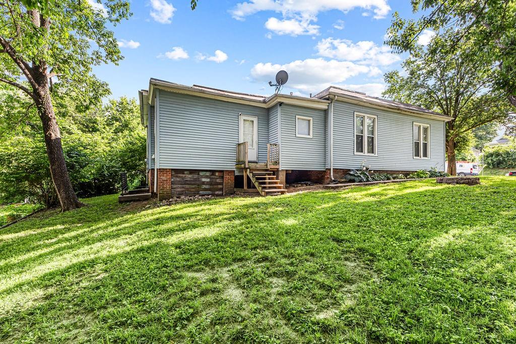 Photo 4 of 1819 Dewey Avenue