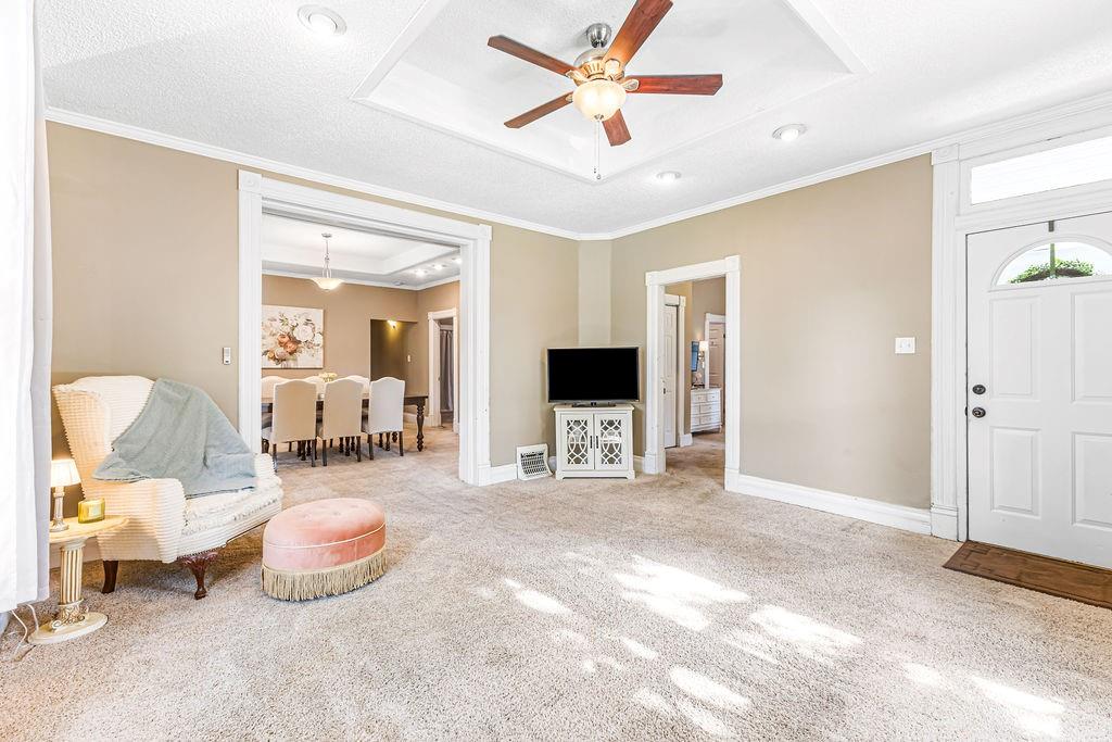 Photo 7 of 1819 Dewey Avenue