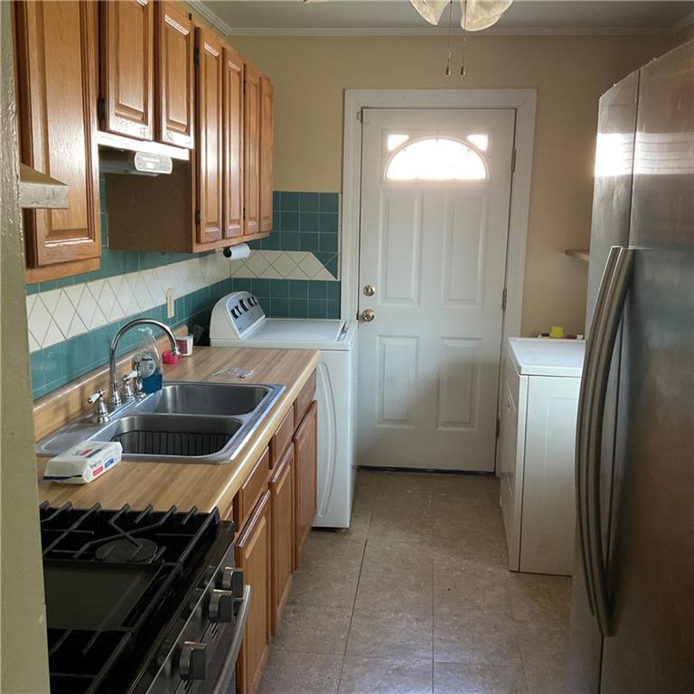 Photo 2 of 3133 Longwood Avenue