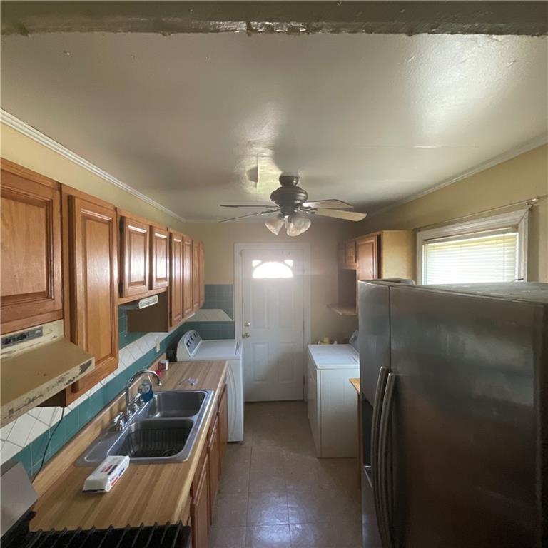 Photo 3 of 3133 Longwood Avenue