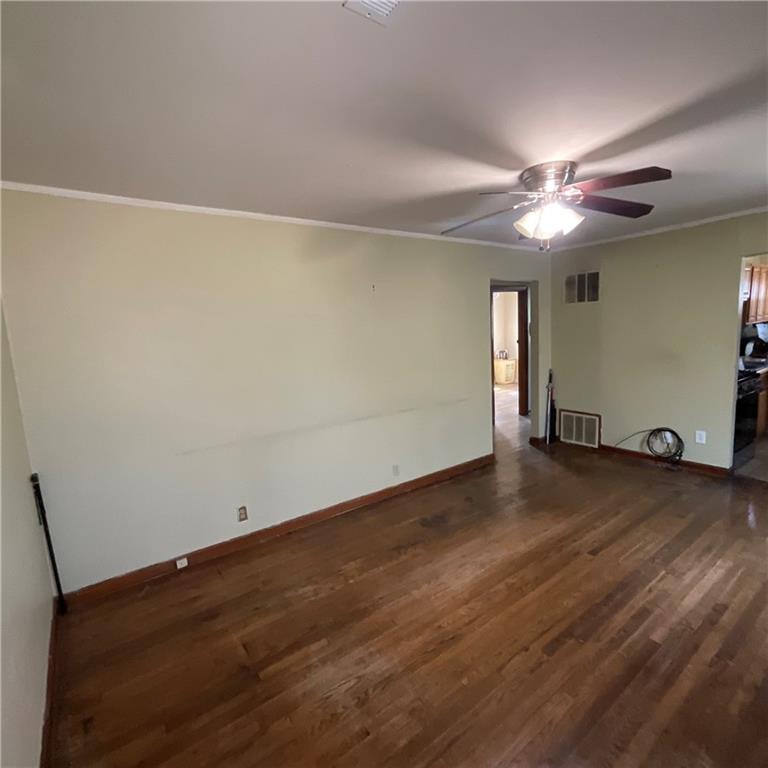 Photo 7 of 3133 Longwood Avenue
