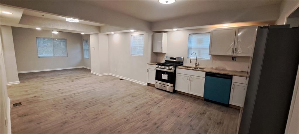 Photo 2 of 526 S Brookside Avenue