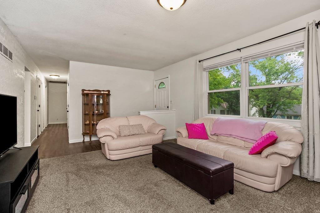 Photo 3 of 4008 S Colonial Drive