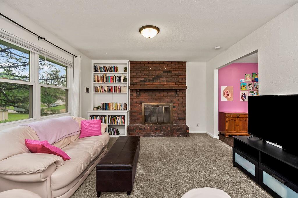 Photo 4 of 4008 S Colonial Drive