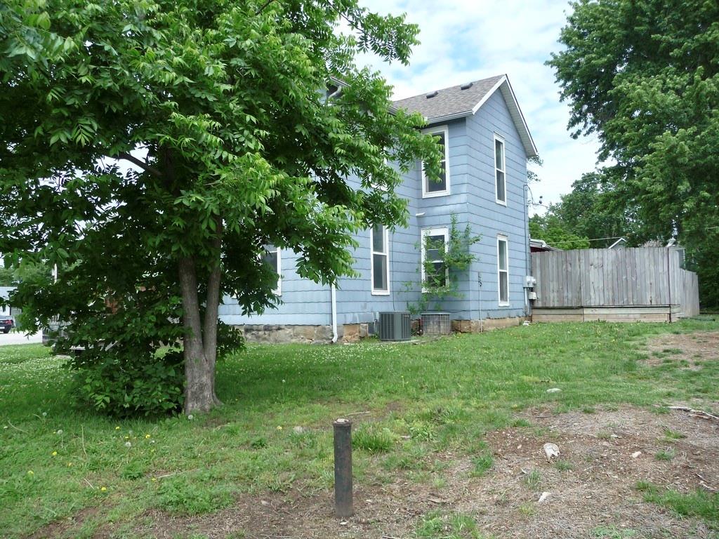 Photo 3 of 325 McGoodwin Street