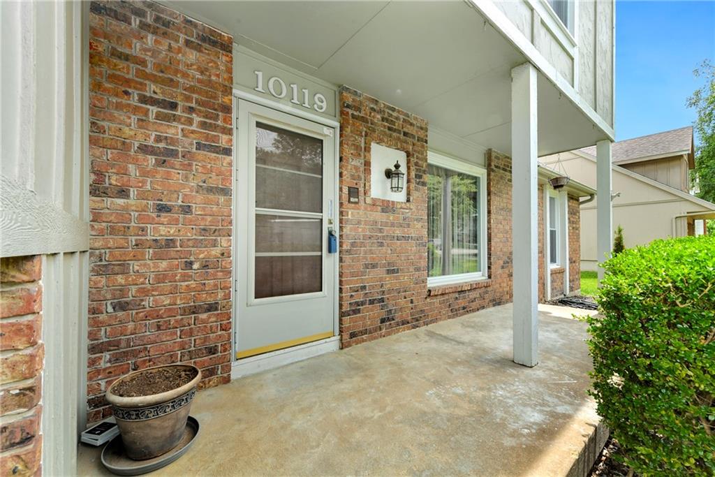 Photo 3 of 10119 EARNSHAW Street