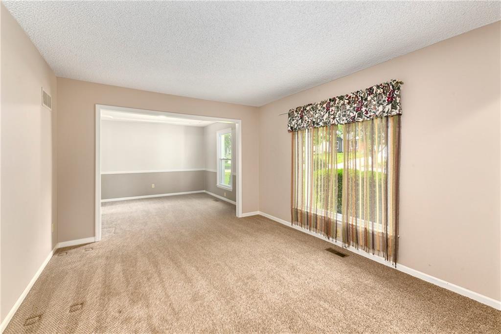 Photo 5 of 10119 EARNSHAW Street