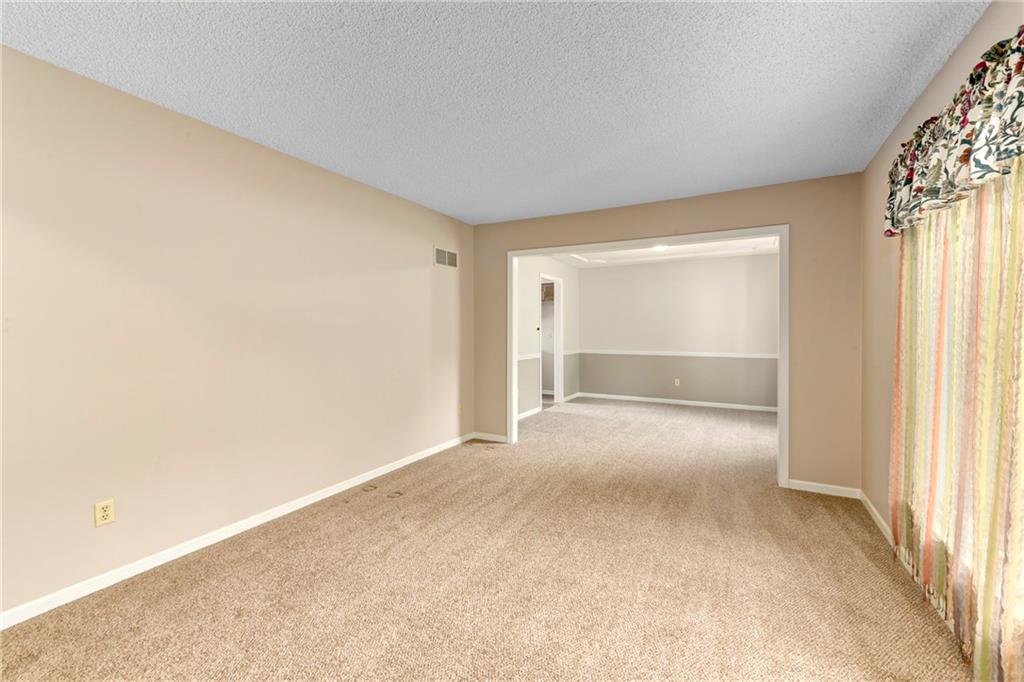 Photo 6 of 10119 EARNSHAW Street