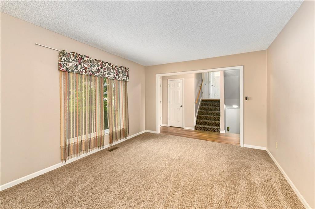 Photo 7 of 10119 EARNSHAW Street