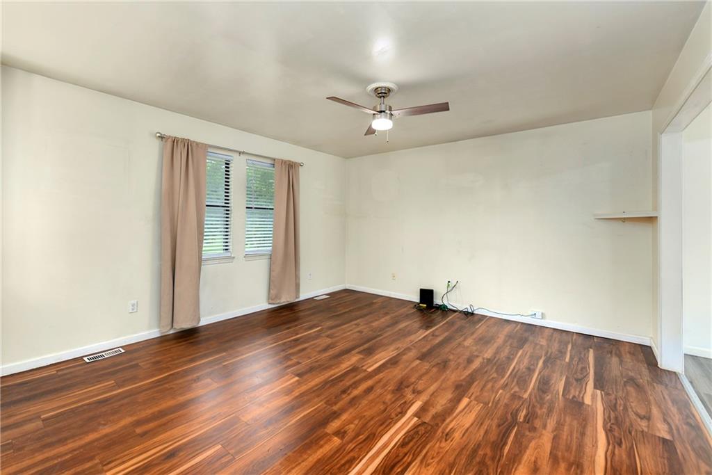 Photo 4 of 15810 Valentine Street