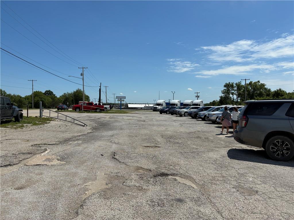 Photo 3 of 2704 N State Route 291 Highway