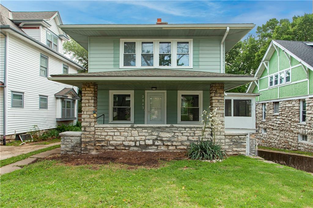 Photo 2 of 2843 Parkwood Boulevard