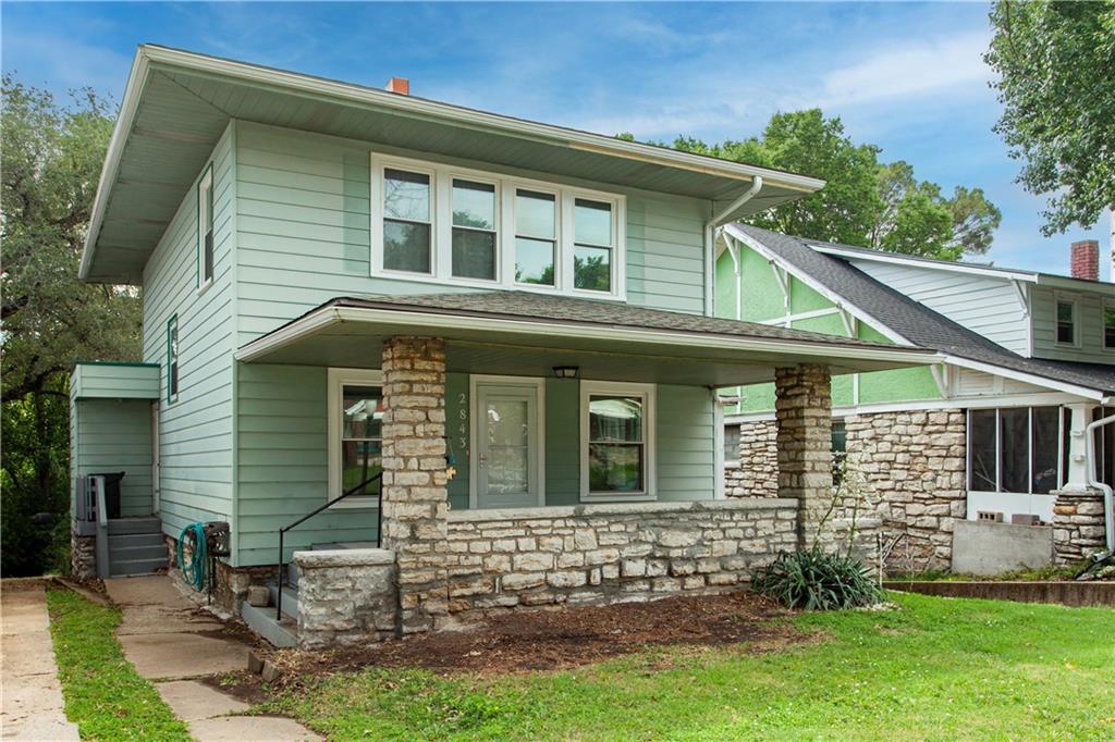 Photo 3 of 2843 Parkwood Boulevard