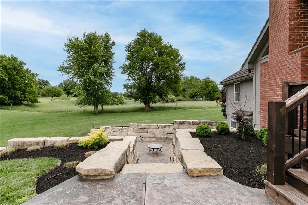 Photo 5 of 21385 NALL Avenue