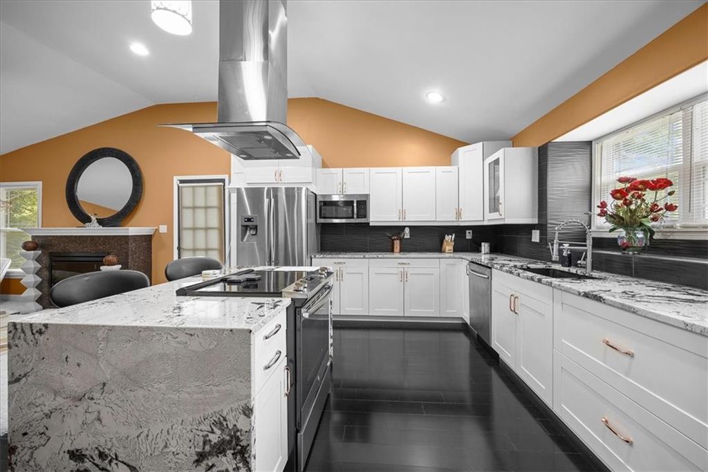 Photo 6 of 7103 E 159th Street