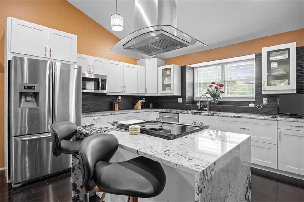 Photo 7 of 7103 E 159th Street