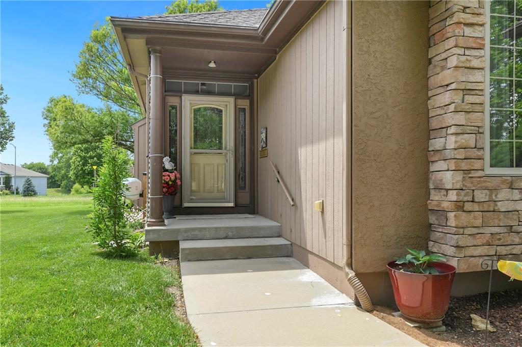 Photo 5 of 29374 Rockwood Avenue