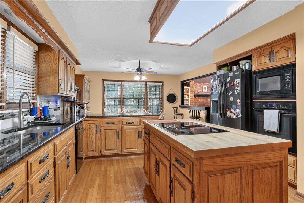 Photo 6 of 16313 W Chur Street