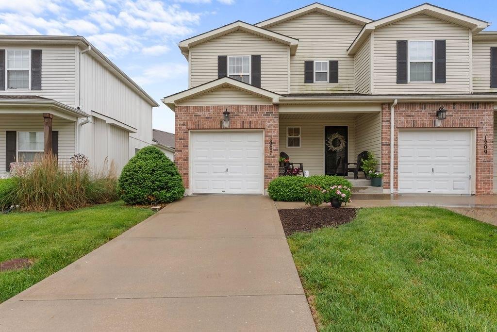 Photo 2 of 1207 SW Arborway Drive