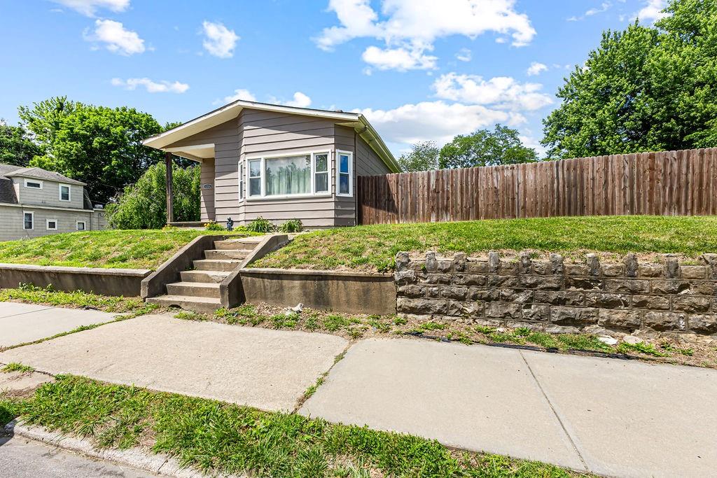 Photo 3 of 1218 N 10th Street