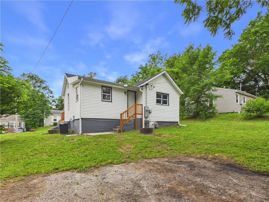 Photo 4 of 409 W Culton Street