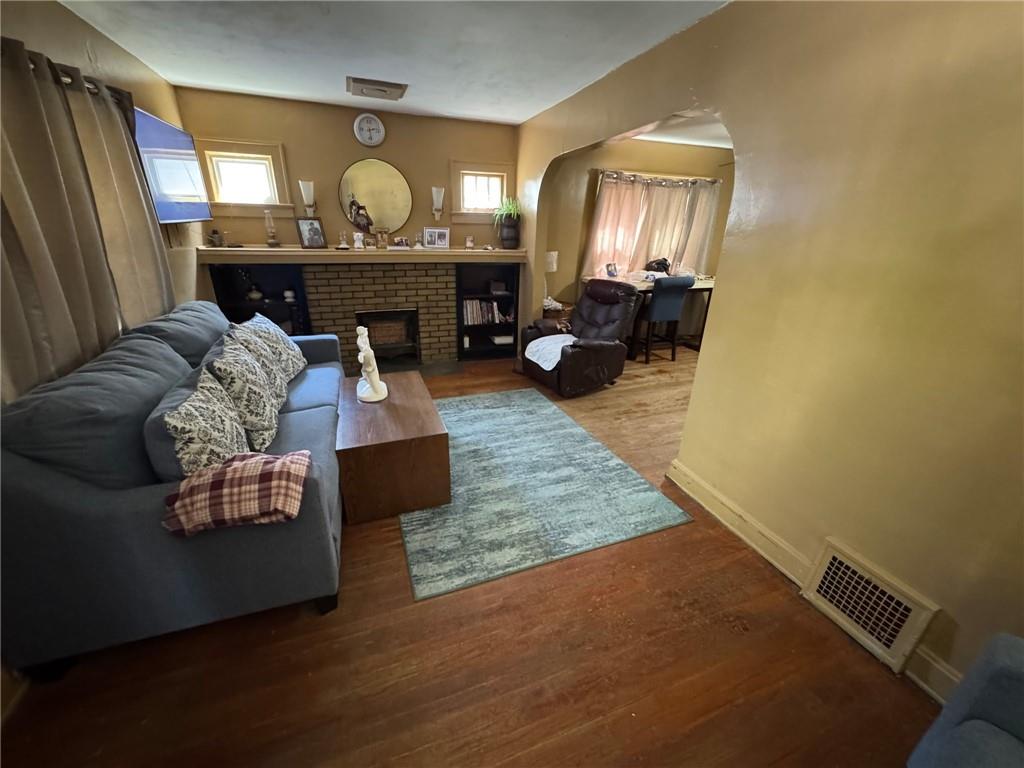 Photo 3 of 2206 Oakley Avenue